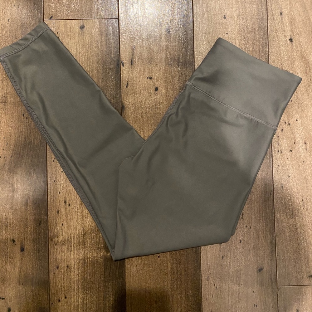 Zyia grey metallic light n tight 7/8 legging